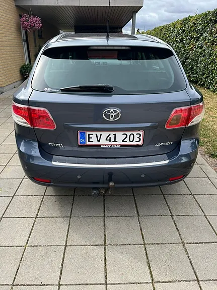 Toyota Avensis 2010 photo 4