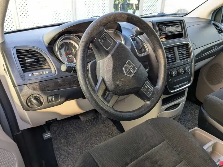 Dodge Caravan 2012 photo 3