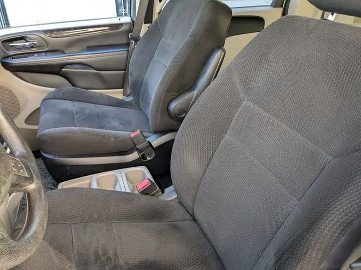 Dodge Caravan 2012 photo 2
