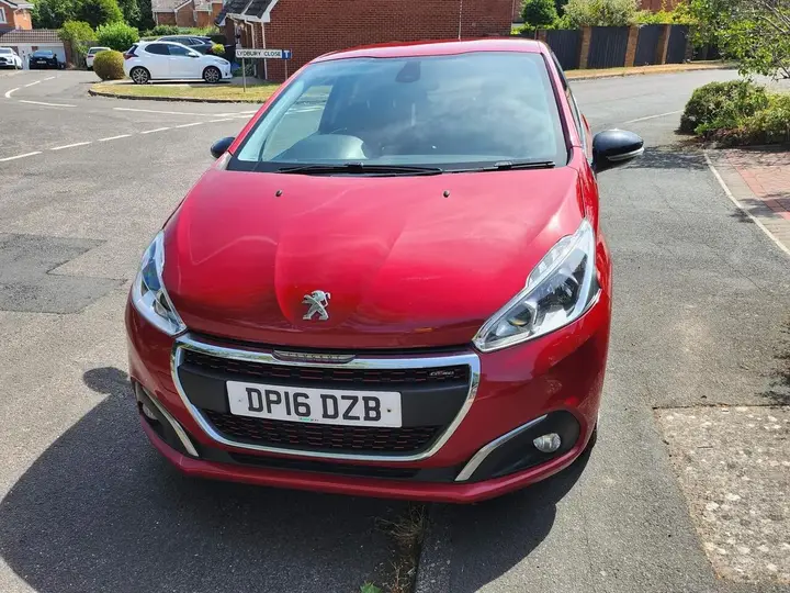 Peugeot 208
