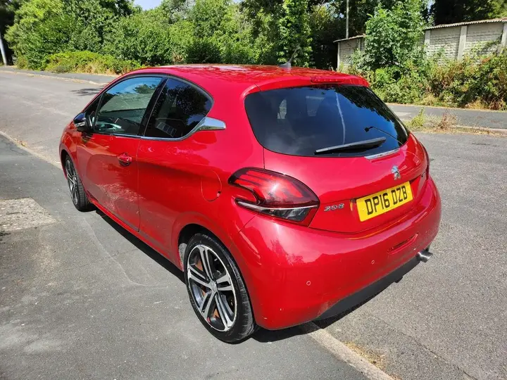 Peugeot 208 2016 photo 5
