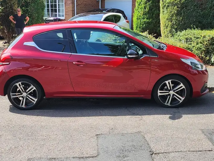 Peugeot 208 2016 photo 4