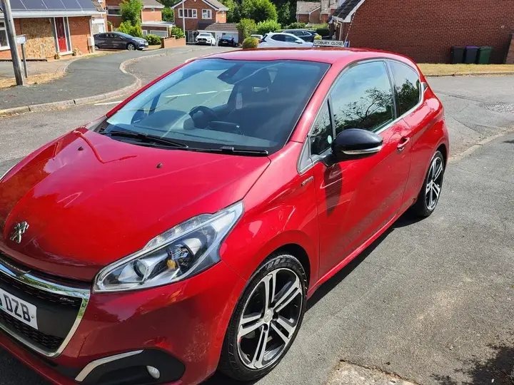 Peugeot 208 2016 photo 2