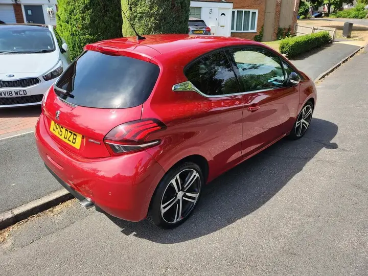Peugeot 208 2016 photo 3