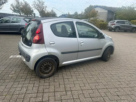 Peugeot 107 2012 photo 3