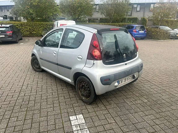 Peugeot 107 2012 photo 2