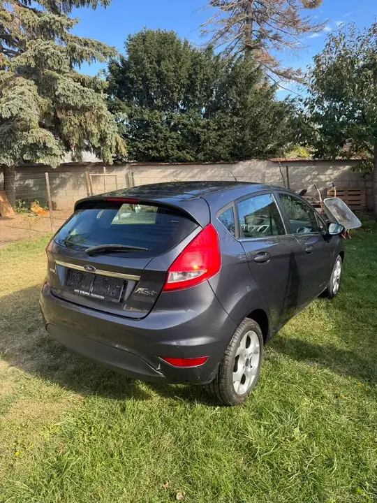 Ford Fiesta 2010 photo 3