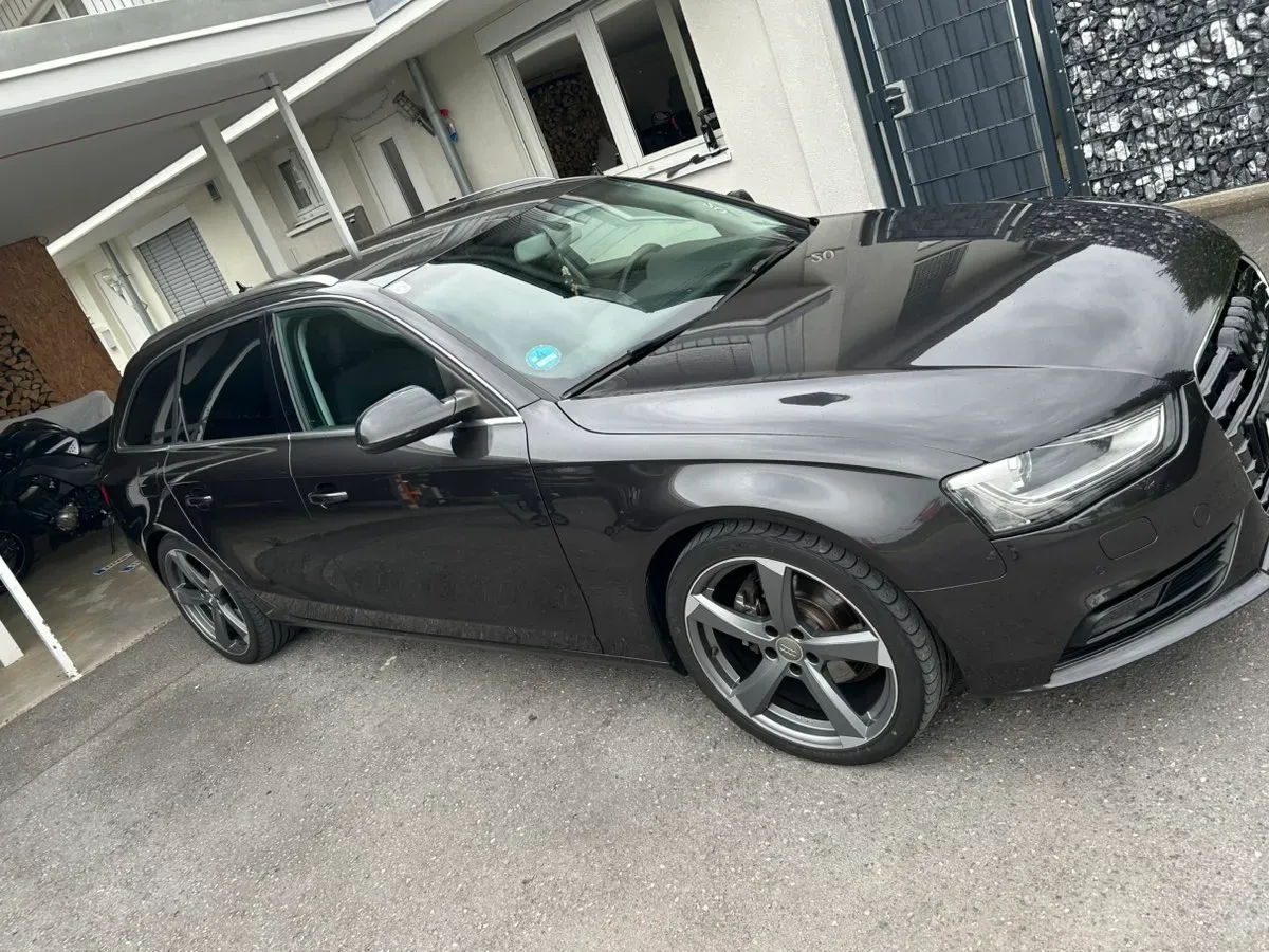 Audi A4 2014 photo 2