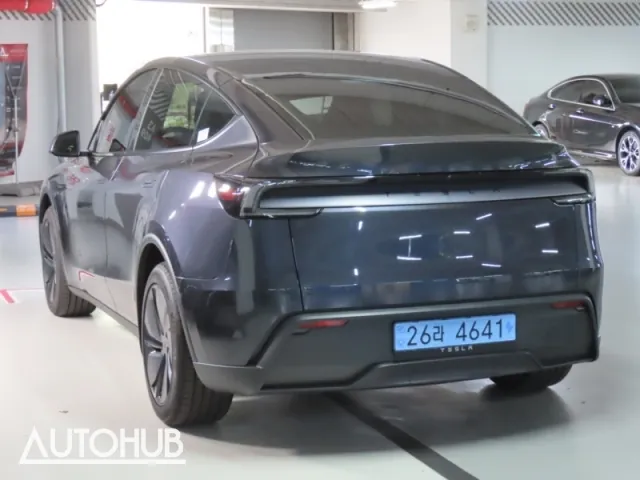 Tesla Model Y 2026 photo 4