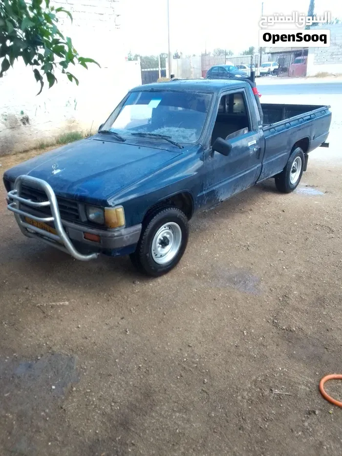 Toyota Hilux 1988 photo 4