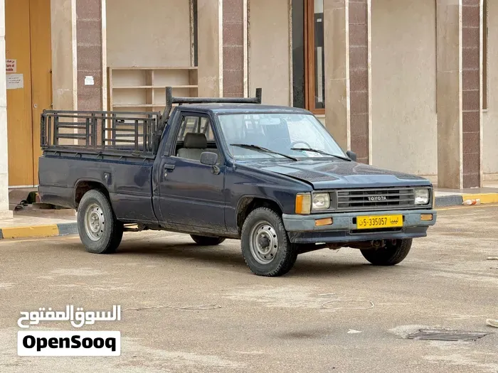 Toyota Hilux 1988 photo 5