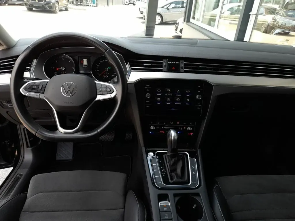 Volkswagen Passat 2023 photo 3