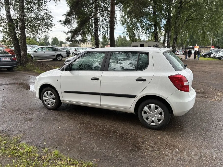 Skoda Fabia 2012 photo 3