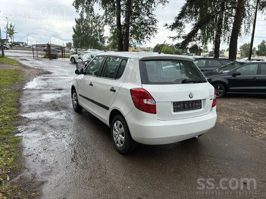 Skoda Fabia 2012 photo 4