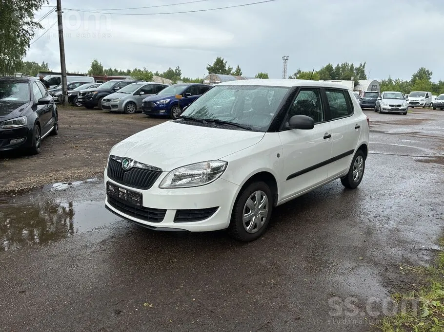 Skoda Fabia 2012 photo 2