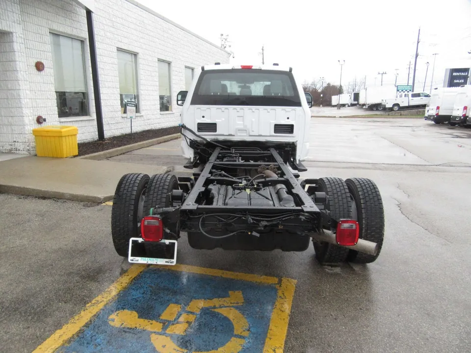 Ford F-550 2023 photo 4