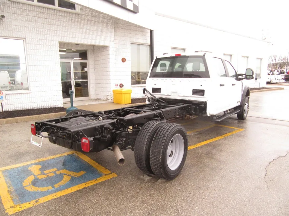 Ford F-550 2023 photo 3