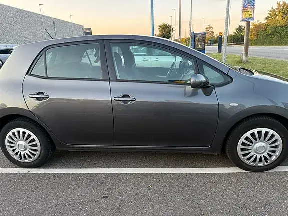 Toyota Auris 2007 photo 2