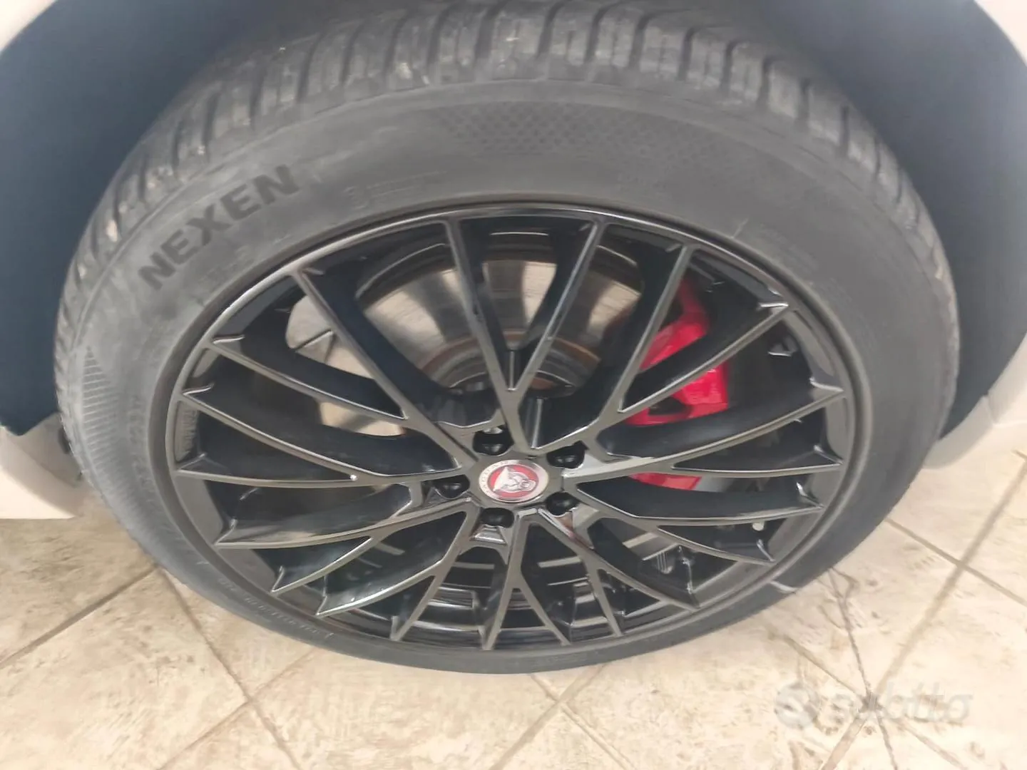 Jaguar E-Pace 2018 photo 3