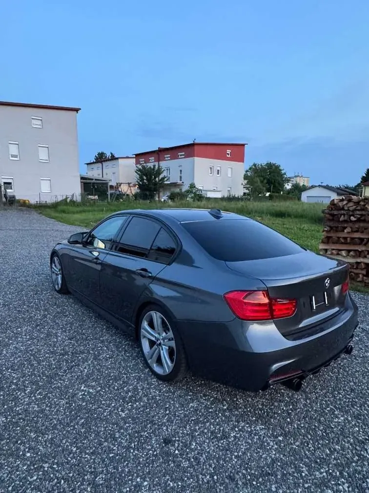BMW 3 Series 2012 photo 2