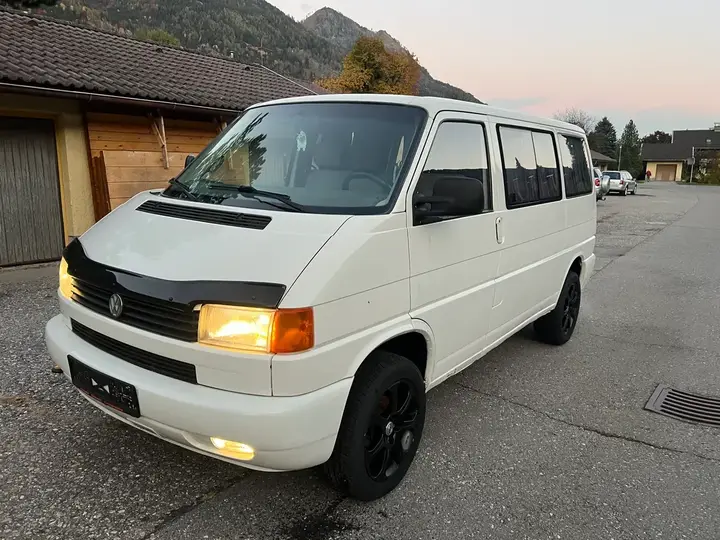 Volkswagen T4 1996 photo 2