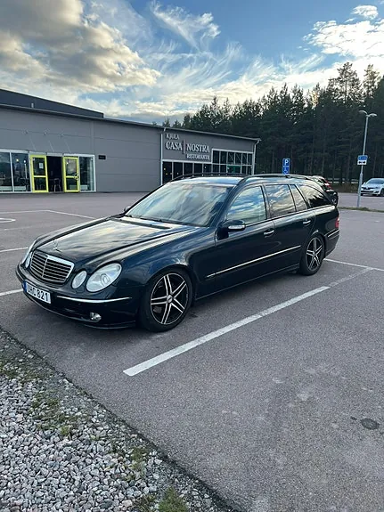 Mercedes-Benz E320 2003 photo 2