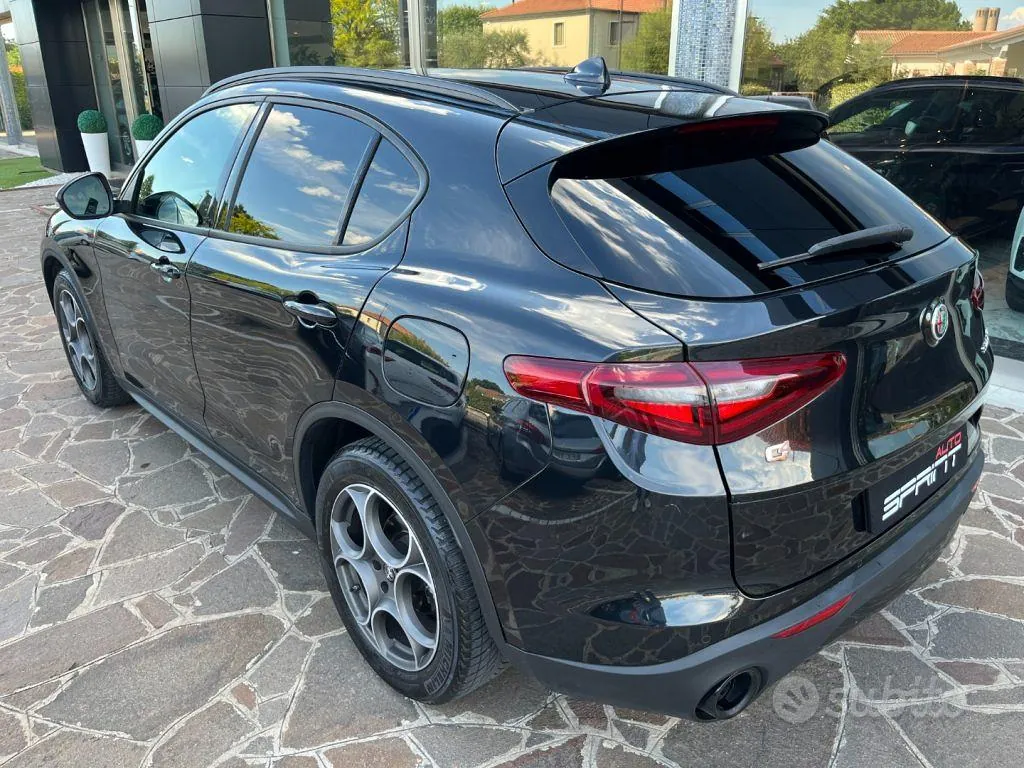 Alfa Romeo Stelvio 2023 photo 2