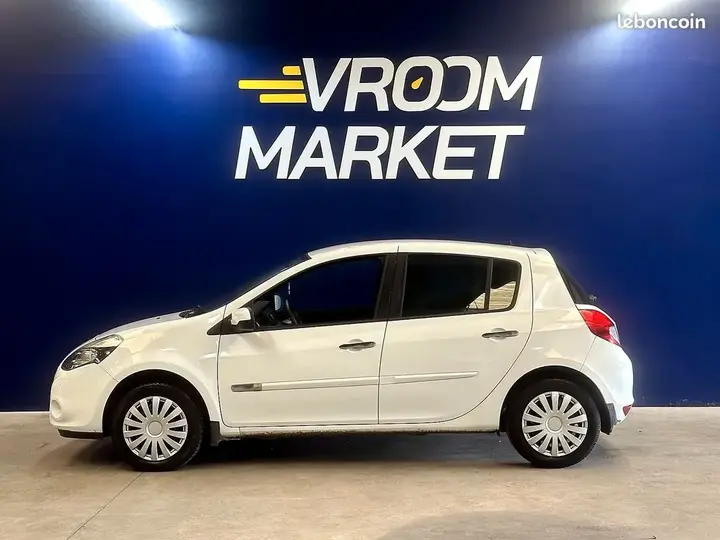 Renault Clio 2009 photo 2