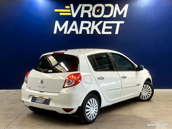 Renault Clio 2009 photo 3