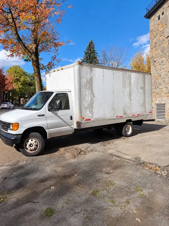Ford E-350 2004 photo 3