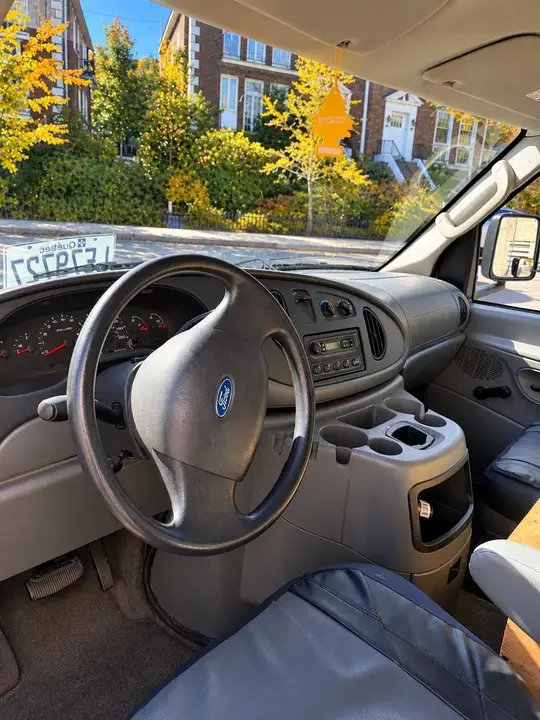 Ford E-350 2004 photo 5