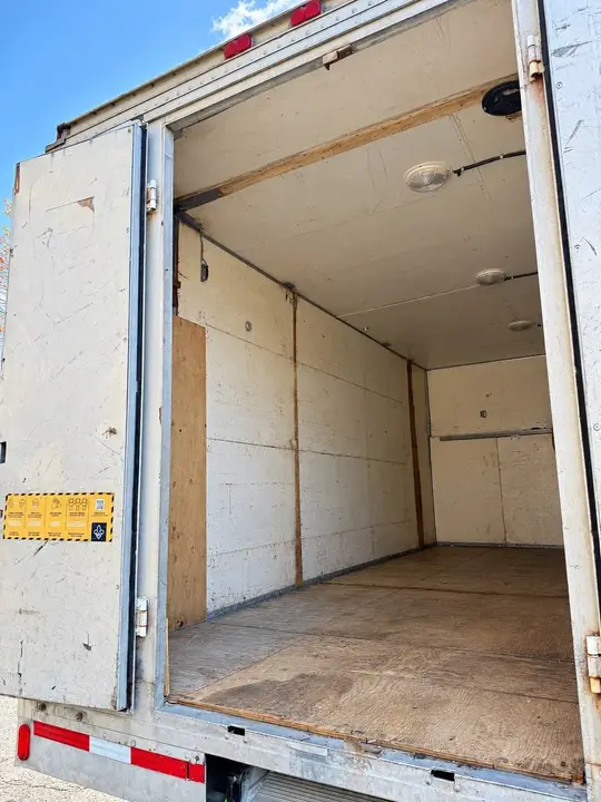 Ford E-350 2004 photo 4