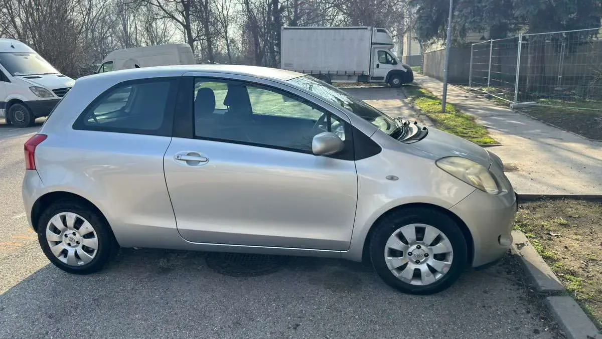 Toyota Yaris 2006 photo 2