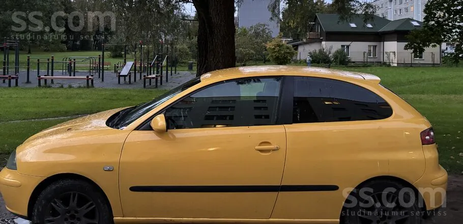 Seat Ibiza 2004 photo 2