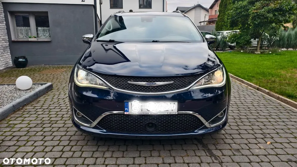 Chrysler Pacifica 2018 photo 2