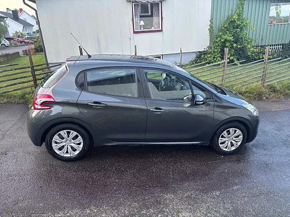Peugeot 208 2012 photo 4