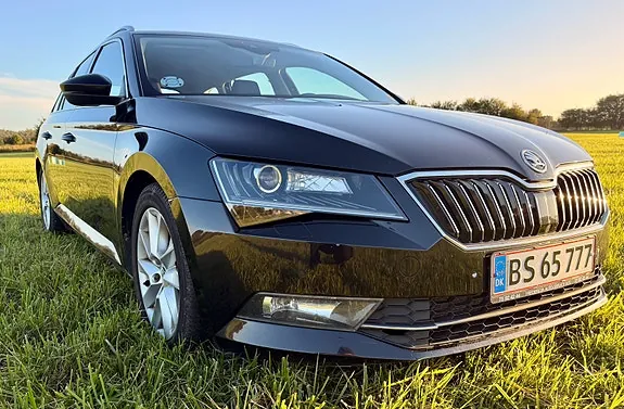 Skoda Superb 2016 photo 2