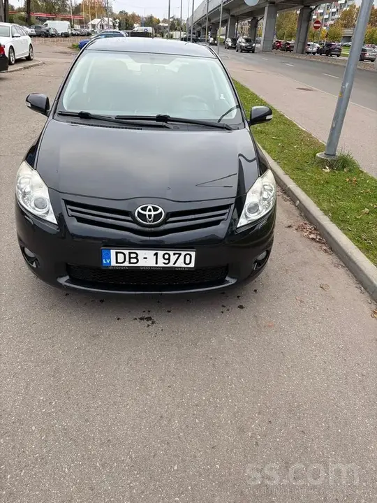 Toyota Auris 2011 photo 3