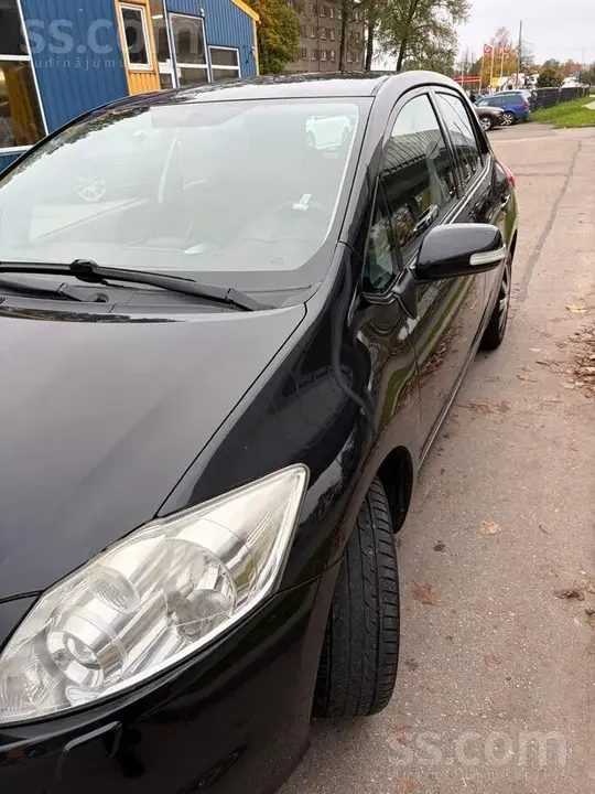 Toyota Auris 2011 photo 5