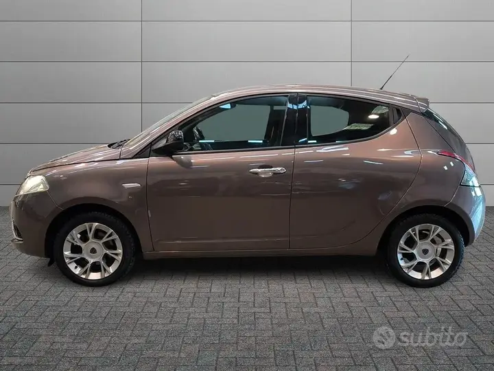 Lancia Ypsilon 2015 photo 2