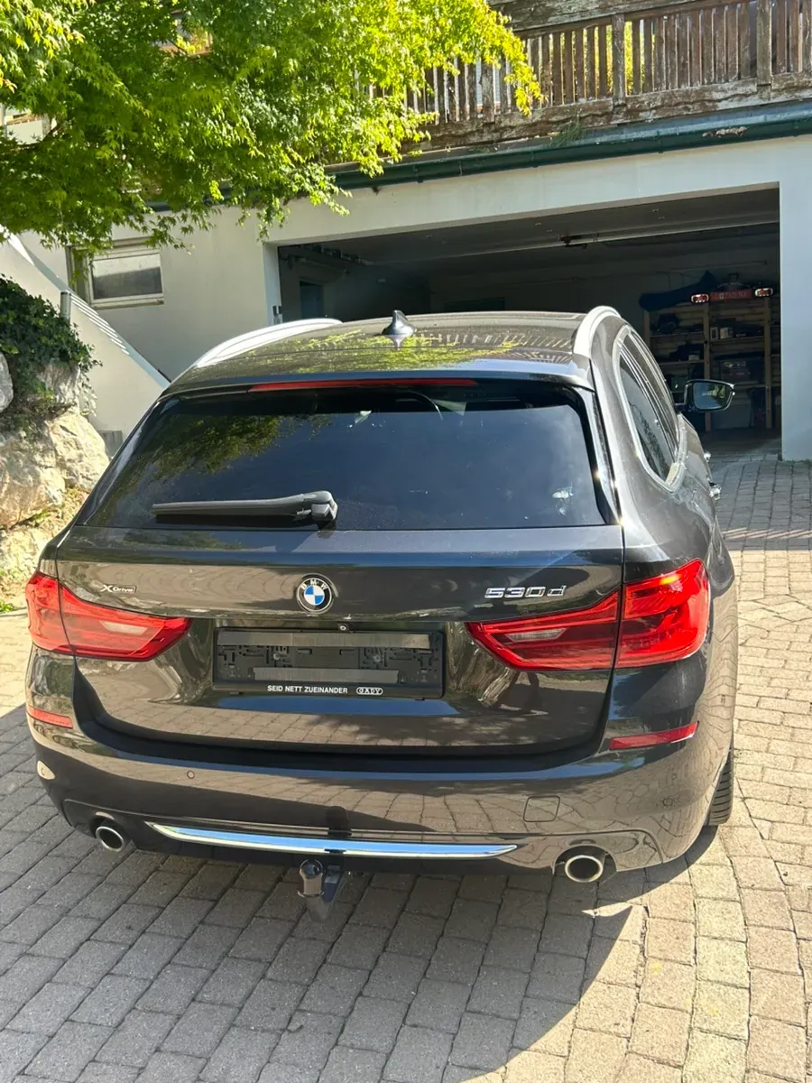BMW 5 Series 2018 photo 2