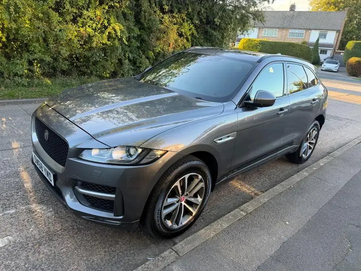 Jaguar F-Pace 2019 photo 2