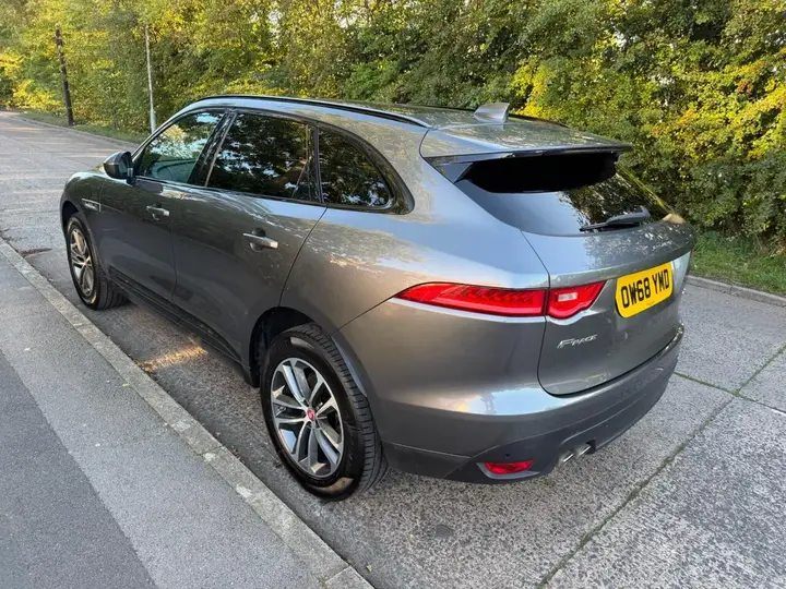 Jaguar F-Pace 2019 photo 4