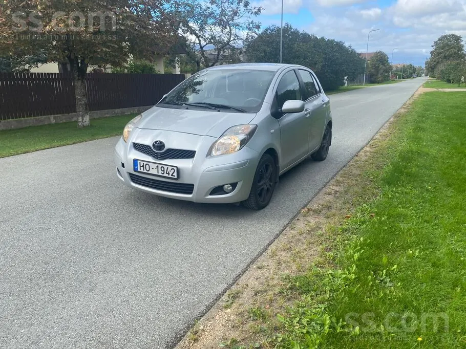 Toyota Yaris 2010 photo 2