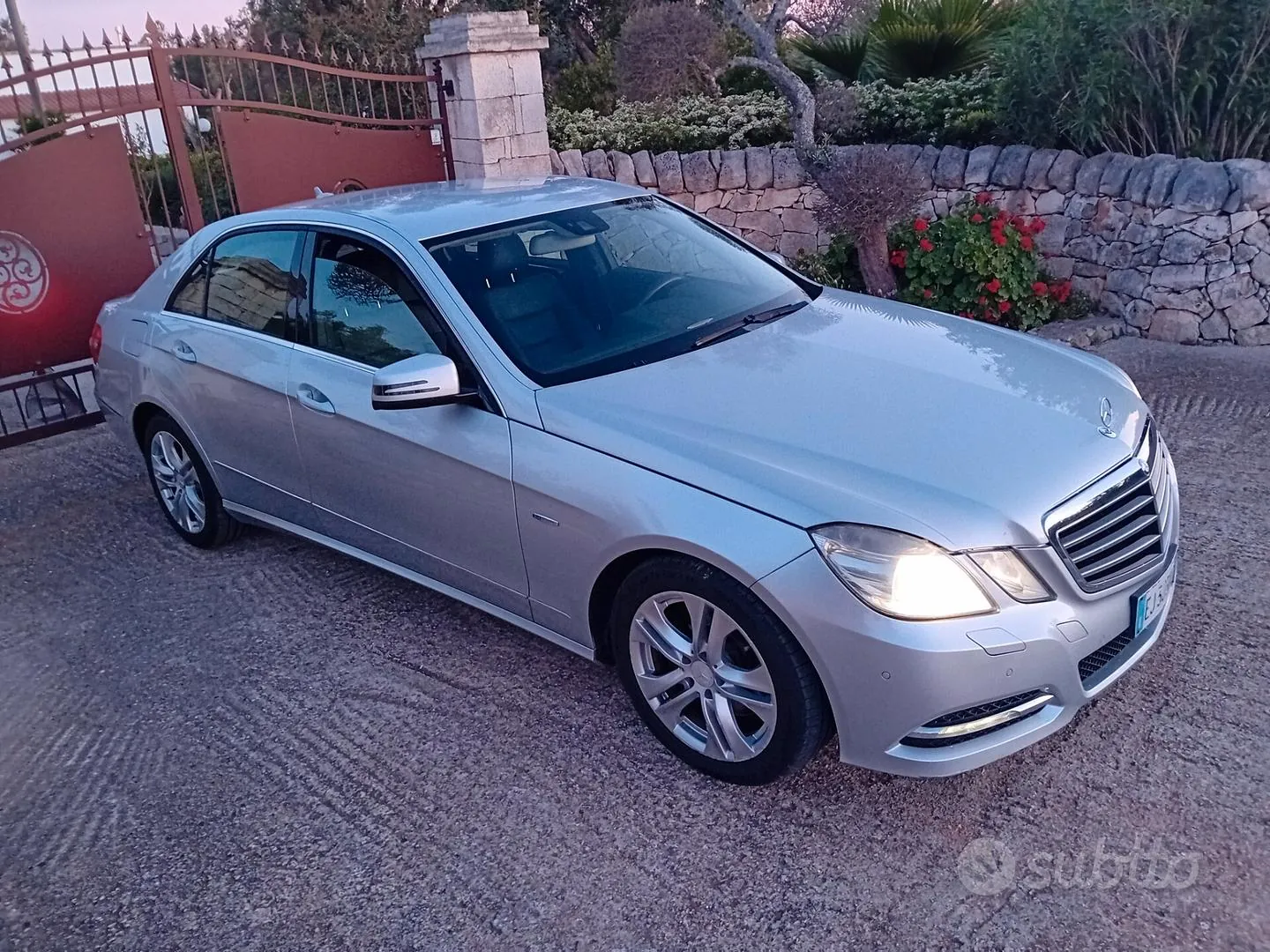 Mercedes-Benz E-Class 2011 photo 2