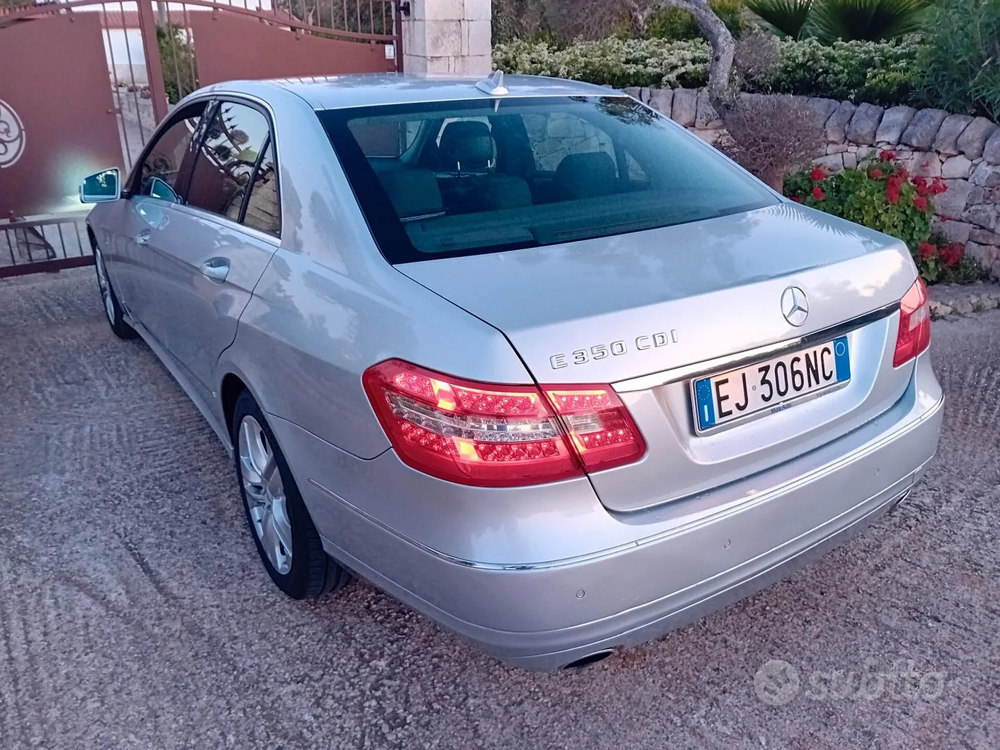 Mercedes-Benz E-Class 2011 photo 4