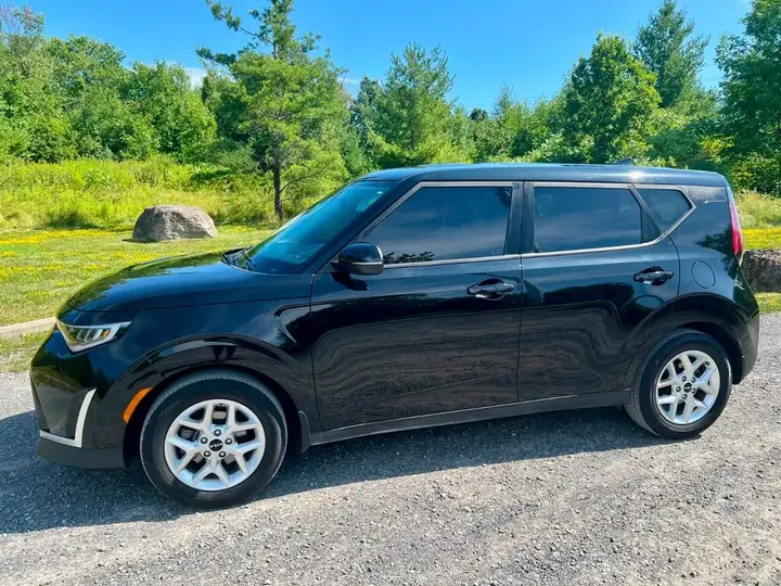 Kia Soul 2023 photo 2