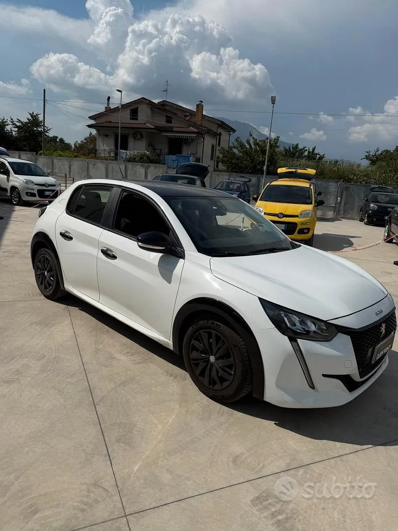 Peugeot 208 2021 photo 2