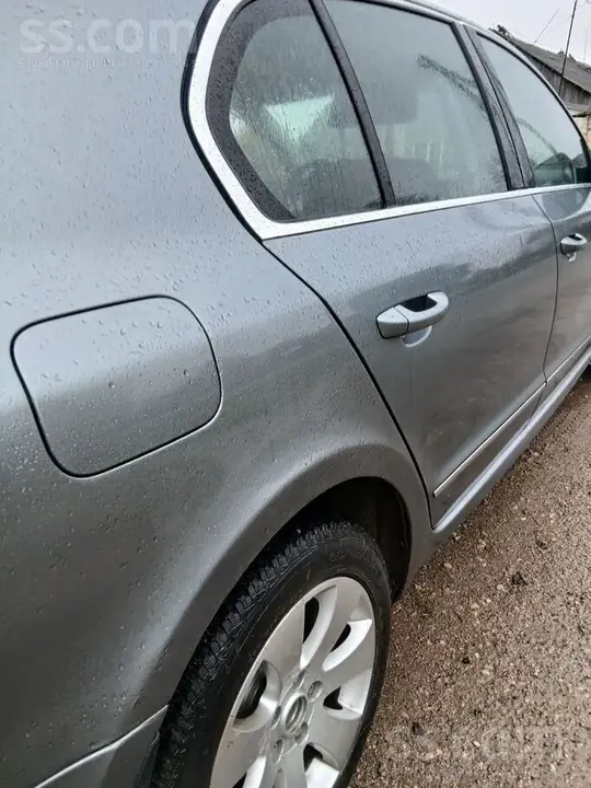 Skoda Superb 2009 photo 4