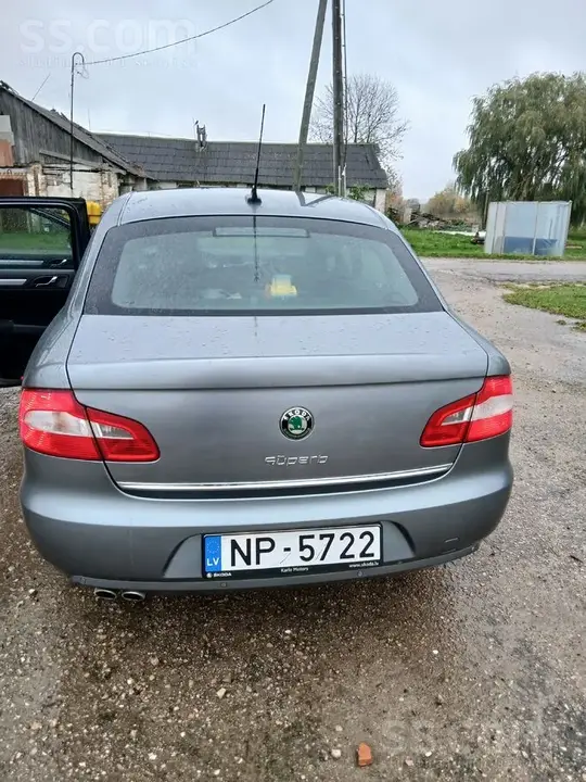 Skoda Superb 2009 photo 5